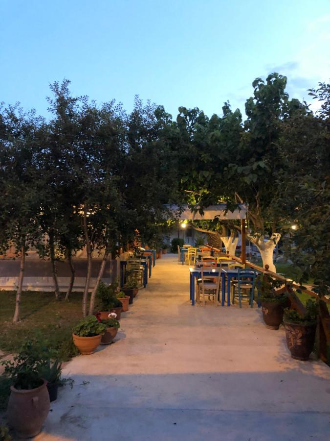 Gregory'S Village Plati  Buitenkant foto